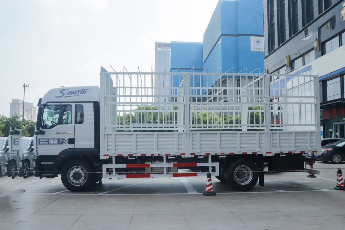 Airbag Shock-Absorbing Seat AMT Automated Manual 270HP 4*2 6.8m Sinotruk Sitrak Fence Truck