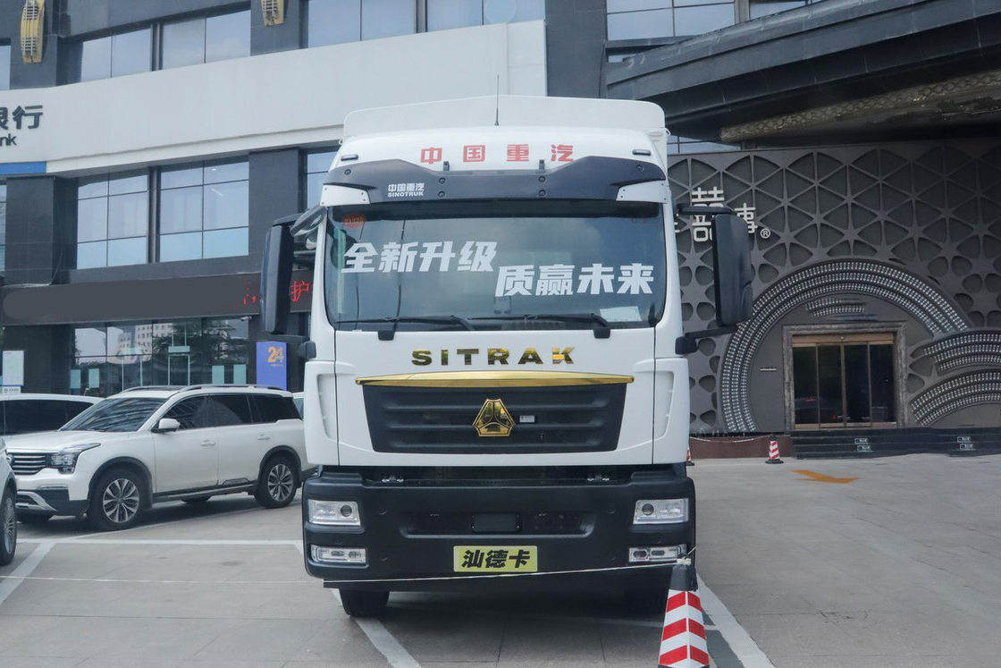 Airbag Shock-Absorbing Seat AMT Automated Manual 270HP 4*2 6.8m Sinotruk Sitrak Fence Truck