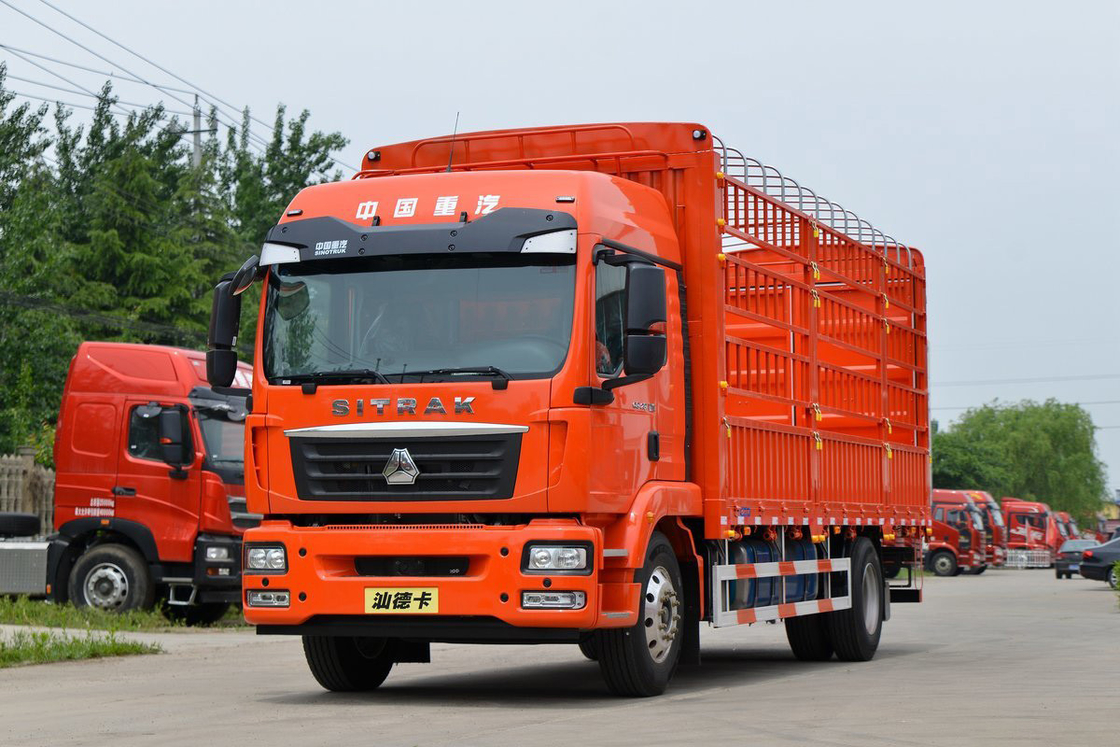 Orange Body AMT High Roof Air Deflector Diesel 8 Speeds 250HP 6.8m Sitrak Fence Truck