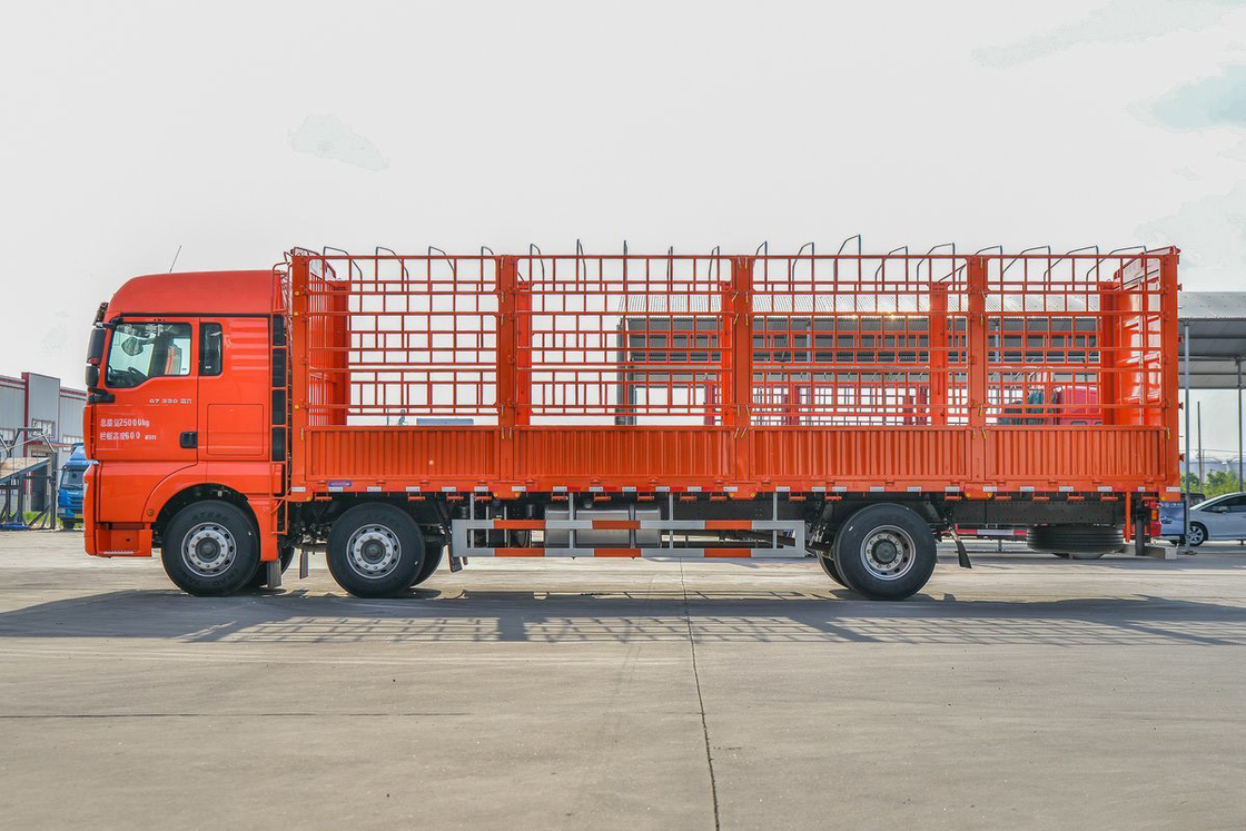 Sinotruk G5 Model 250HP 4X2 6.8m AMT 8-Speed Deflector And Flow Plate SITRAK Fence Truck