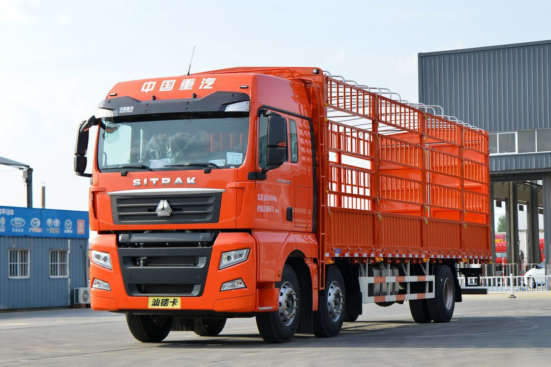 Sinotruk G5 Model 250HP 4X2 6.8m AMT 8-Speed Deflector And Flow Plate SITRAK Fence Truck