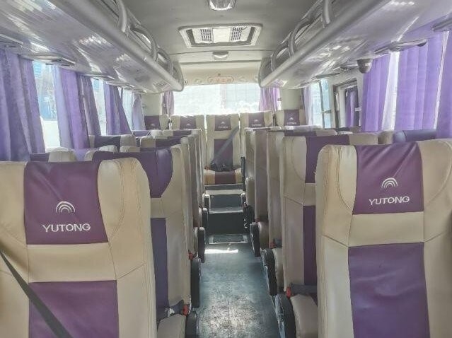 Second Hand Youtong Coach Bus ZK6808 Left Hand Drive 30 Seats Leaf Spring Use In Africa