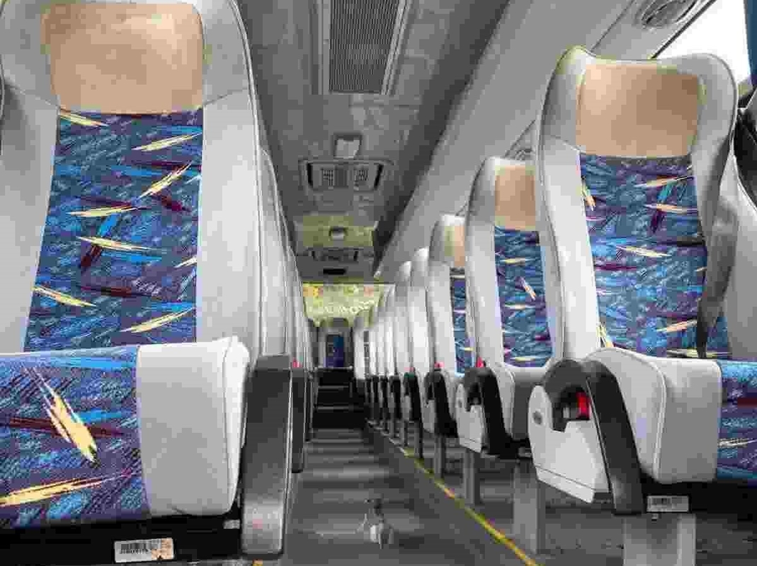 Luxurious Used YUTONG Bus 2015 Year Euro-IV Emission 51 Seats Large Luggage Compartment