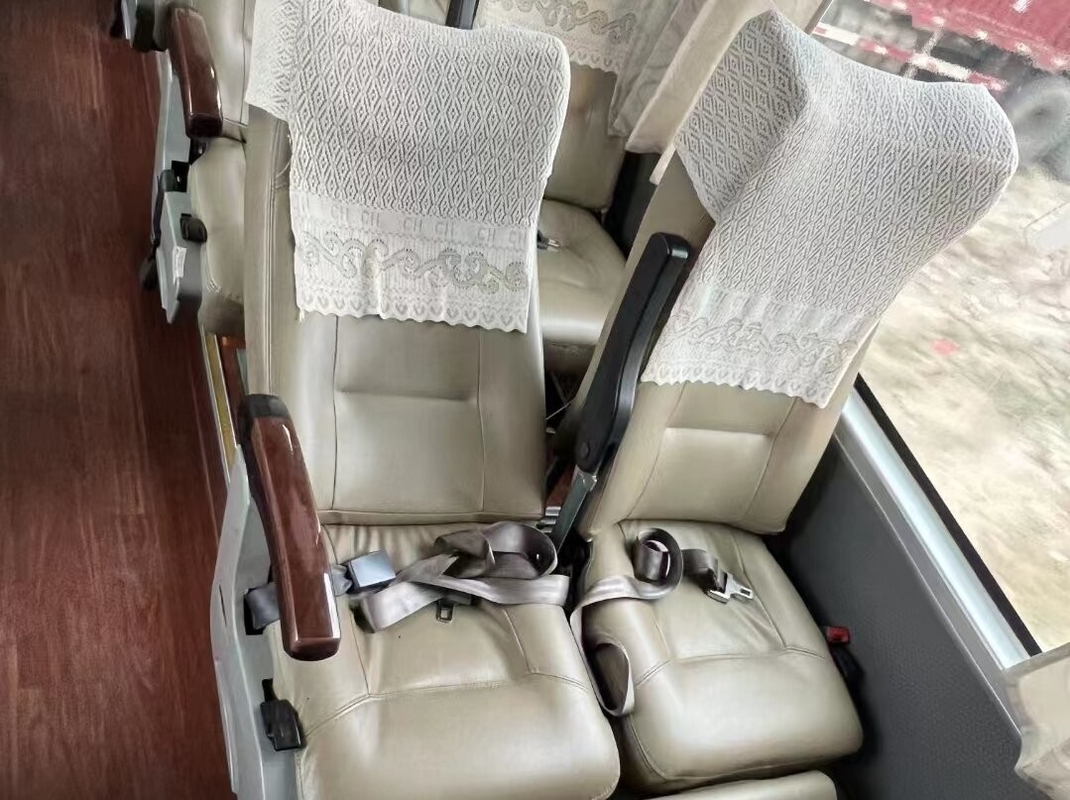 Euro 4 Emission 49 Seats Used Yutong Buses One And A Half Layer Second Hand Coach Transport