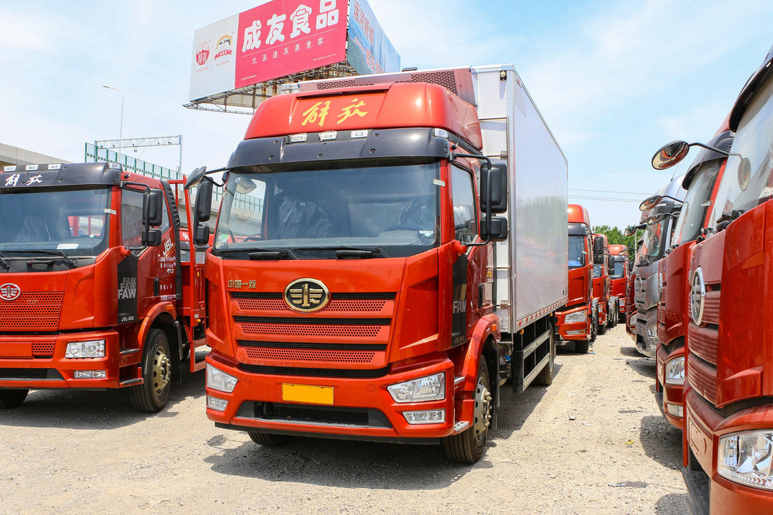 FAW Jiefang CA5180 J6L Refrigerated Truck Diesel 240HP 4X2 6m Cargo Box Double Side Doors And Single Side Door