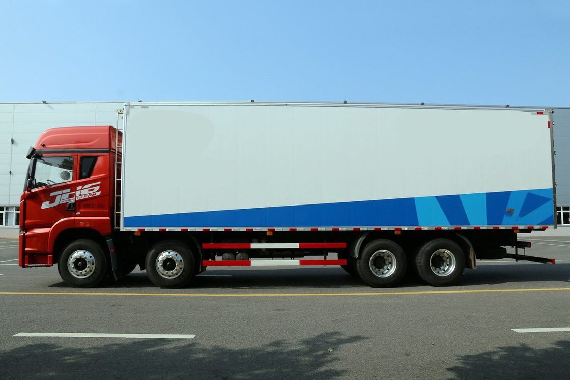 Qingdao Jiefang CA5310 JH6 Diesel 12 Gear 400 Hp 8X4 High Roof Deflector 9.4m Refrigerated Truck