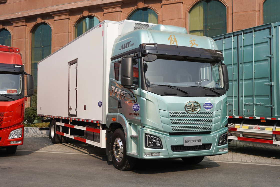 Qingdao Jiefang CA5181 JH6 Half-Row Seats Diesel 10-Speed 350 Hp 4X2 9.7m AMT Automatic Refrigerated Truck