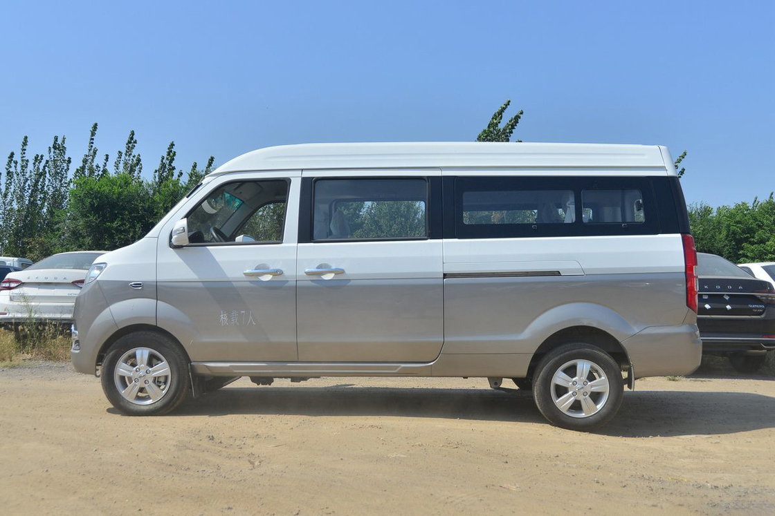 Jinbei New Hiace X30L 2023 Super Edition 102HP 1.5L Gasoline 6-7 Seats Microvan (with Air Conditioning)