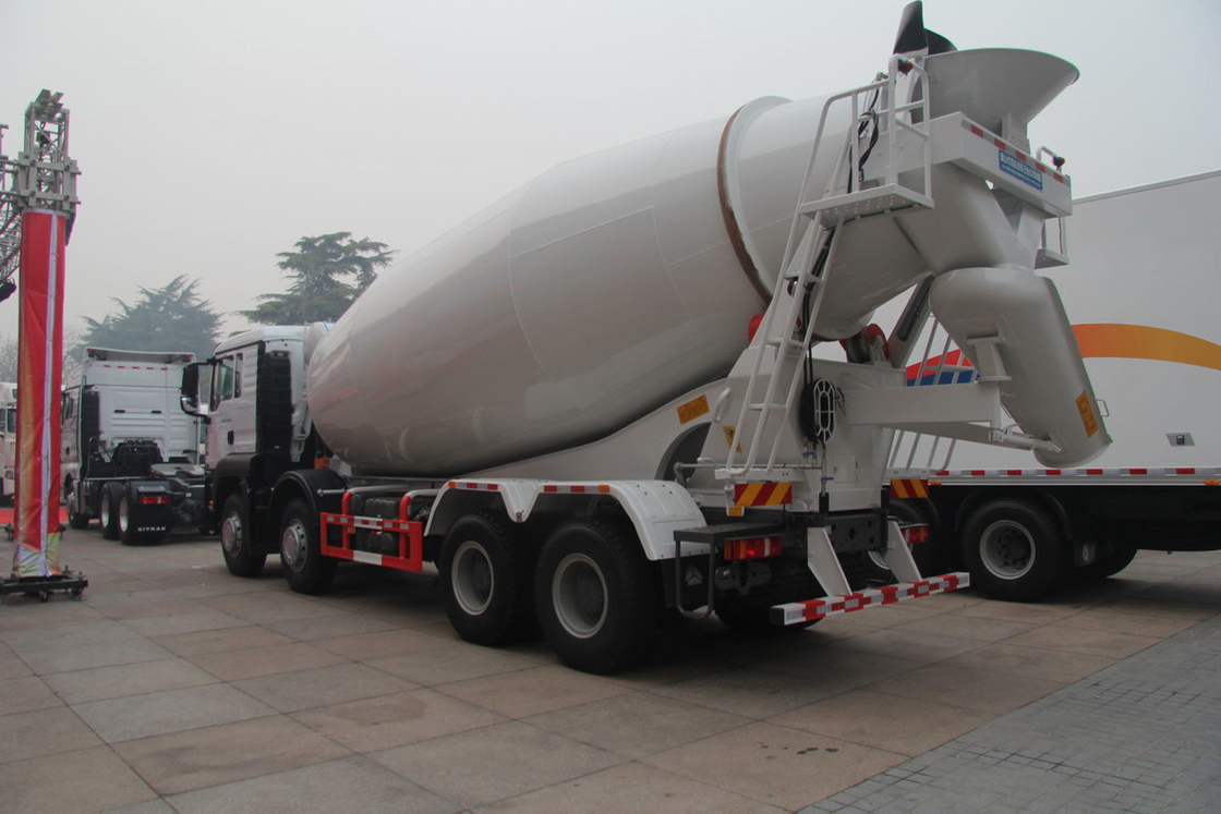 Sinotruk SITRAK C7H Heavy Duty Truck Diesel 16-Speed 400HP 8X4 6.5m3 Concrete Mixer Truck