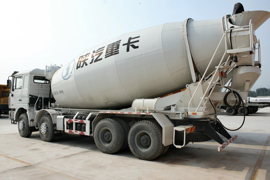 Shaanxi Automobile Heavy Truck Delong F3000 375HP 8X4 Hydraulic Main Seat Concrete Mixer Truck