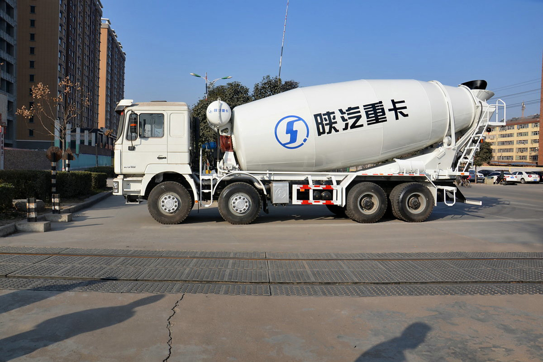 Shaanxi Automobile Heavy Truck Delong F3000 375HP 8X4 Hydraulic Main Seat Concrete Mixer Truck