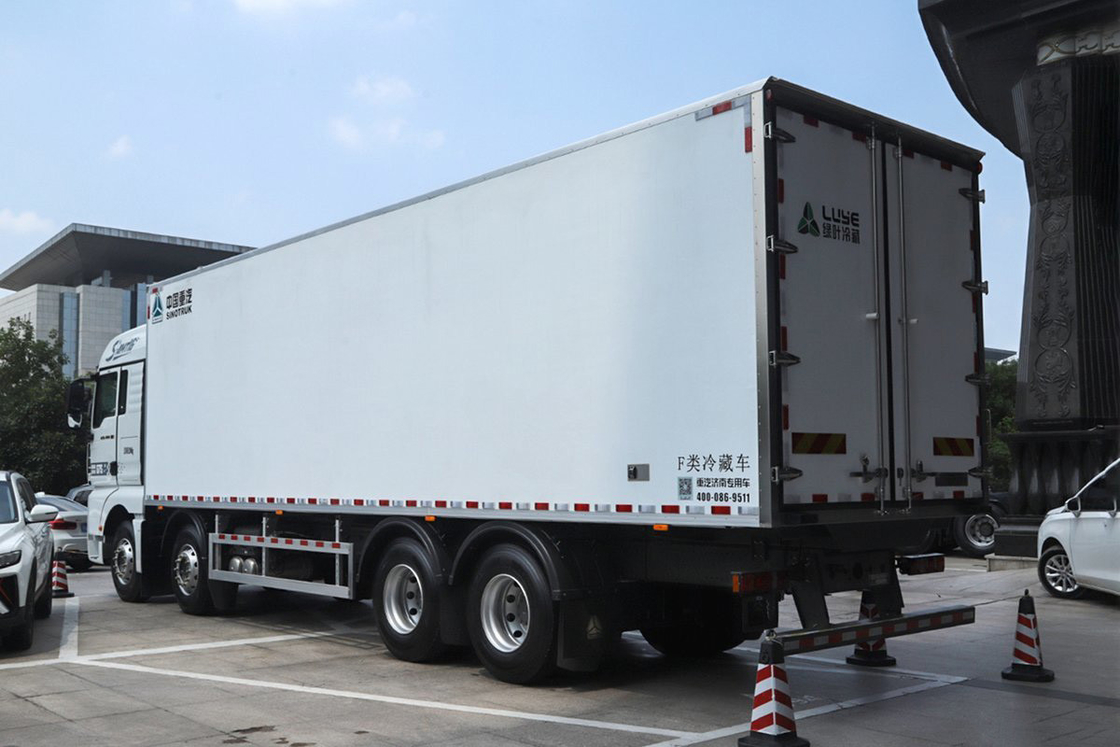 SITRAK ZZ5326 G7S Diesel 16-Speed 490HP 8X4 9.45m AMT Automatic Sinotruk Refrigerated Truck