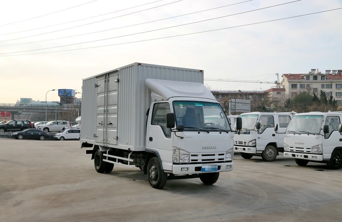 Cargo Trucks Isuzu 15 Tons Lorry Truck Van Box Diesel Engine 5.2L Displacement 4*2 Drive Mode