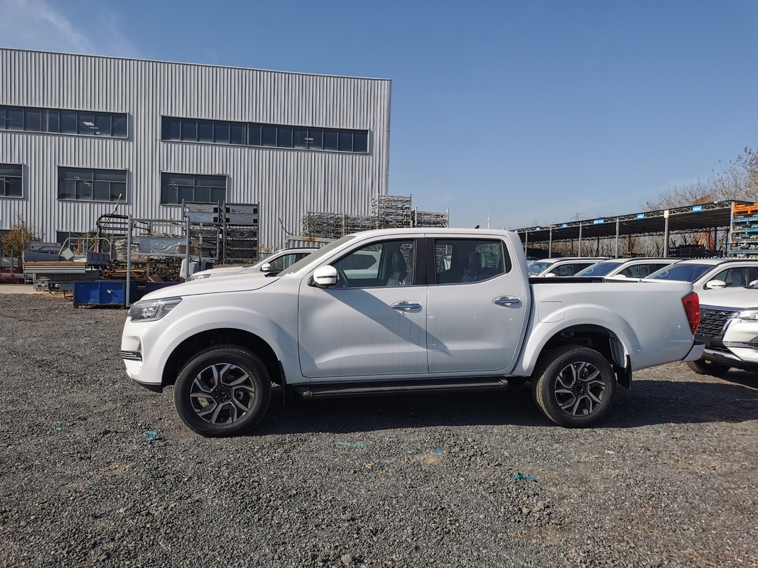 Small 4x4 Pickup China Dongfeng Rich 7 Automatic Transmission 8-Speed 5 Seats Bad Road Drive