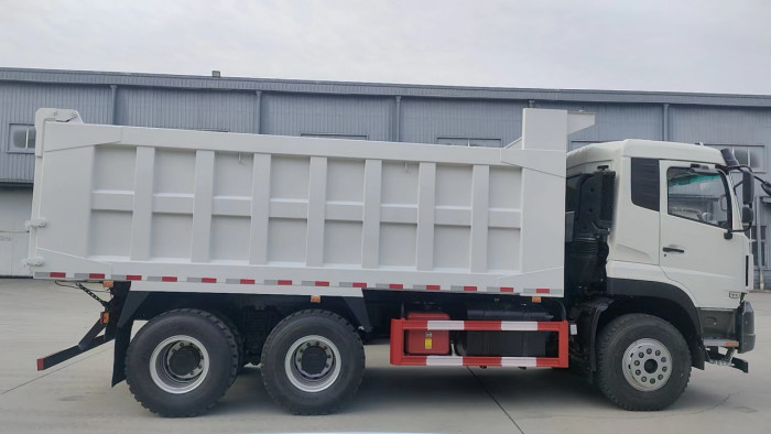 6x4 Dump Truck Loading 20-40 Tons Dongfeng 10 Tires Left Hand Drive Cabin With Sleeper