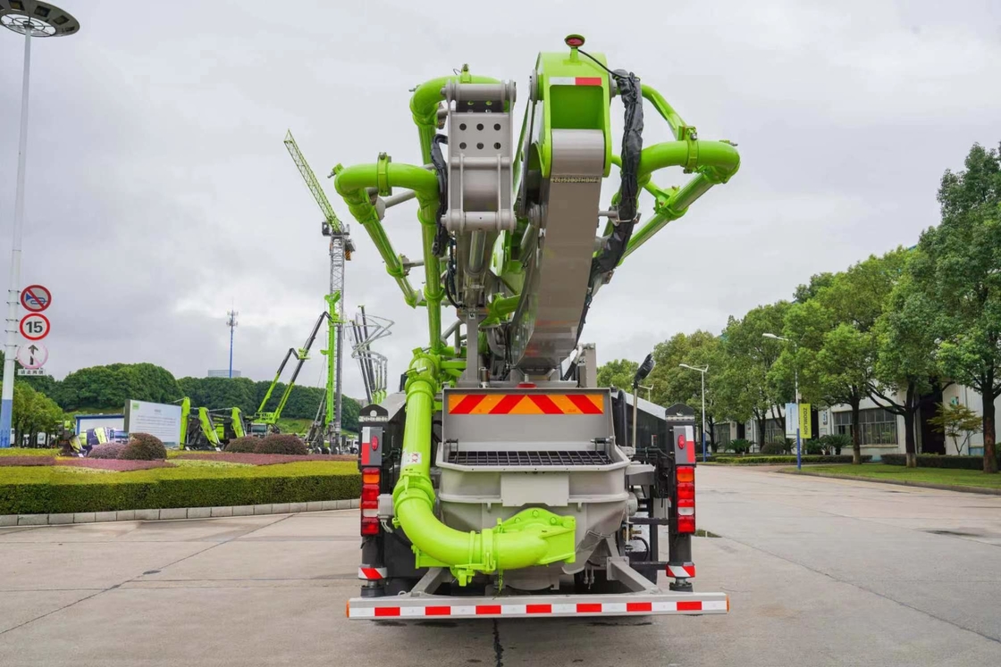 Concrete Pump Truck 37 Meters Zoomlion 6*4 Sinotruk Sitrak Chassis Five-Section Boom For Flexibility