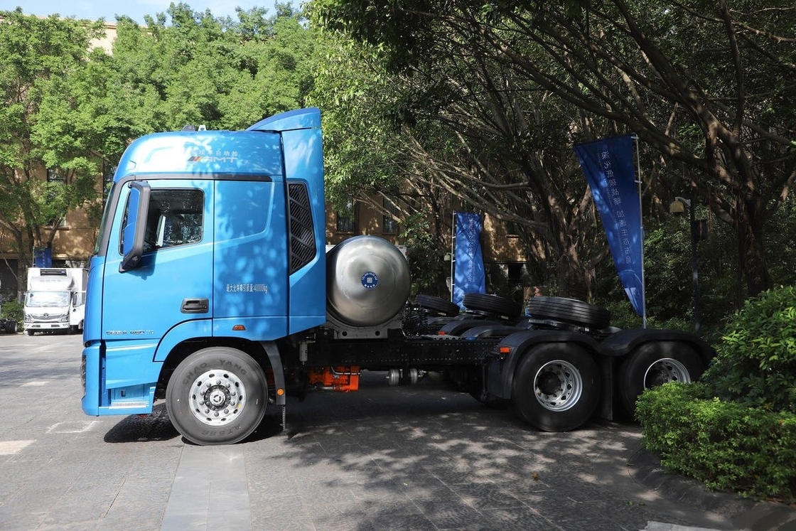 Used Low Price Tractor Head  Foton Horse 6*4 Drive Mode 460hp Cummins Engine LNG High Roof Cab With Sleeper