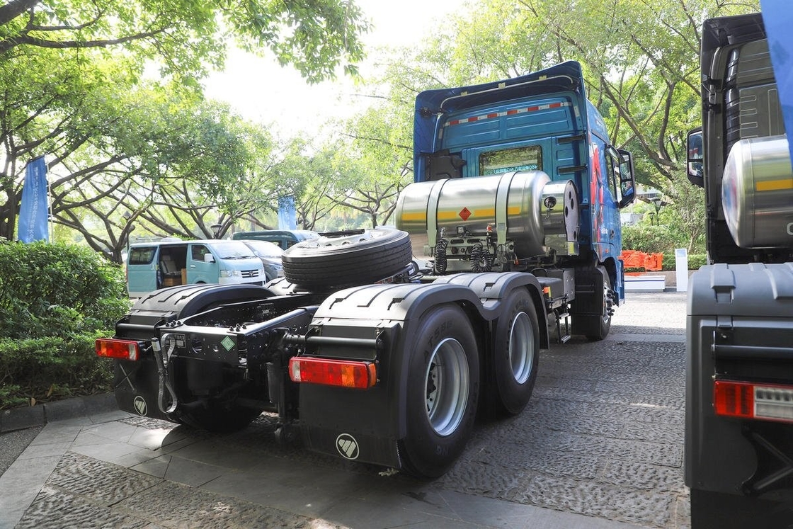 Used Low Price Tractor Head  Foton Horse 6*4 Drive Mode 460hp Cummins Engine LNG High Roof Cab With Sleeper