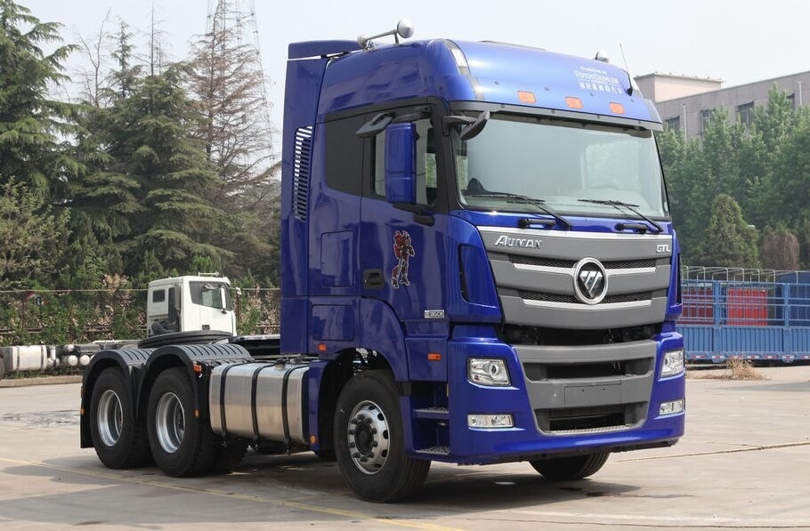 Used High Roof Cabin Tractor Head Truck  WP Engine 6x4 Drive Mode Foton Auman High Cost-Performance Ratio