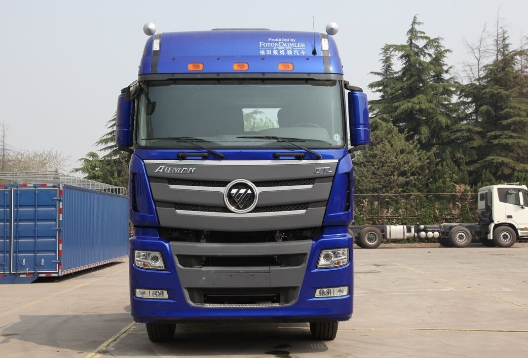 Used High Roof Cabin Tractor Head Truck  WP Engine 6x4 Drive Mode Foton Auman High Cost-Performance Ratio