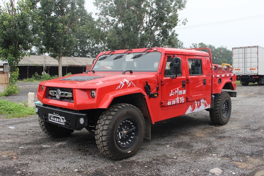 Dongfeng Warrior Off-Road Pickup Red  3800mm Wheelbase Cummins Engine  4WD  Heavy-Duty Performance