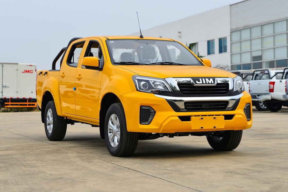 Isuzu Long Wheelbase Double Cab Pickup Truck Large Cargo Bed 2WD Rear-Drive Manual Transmission