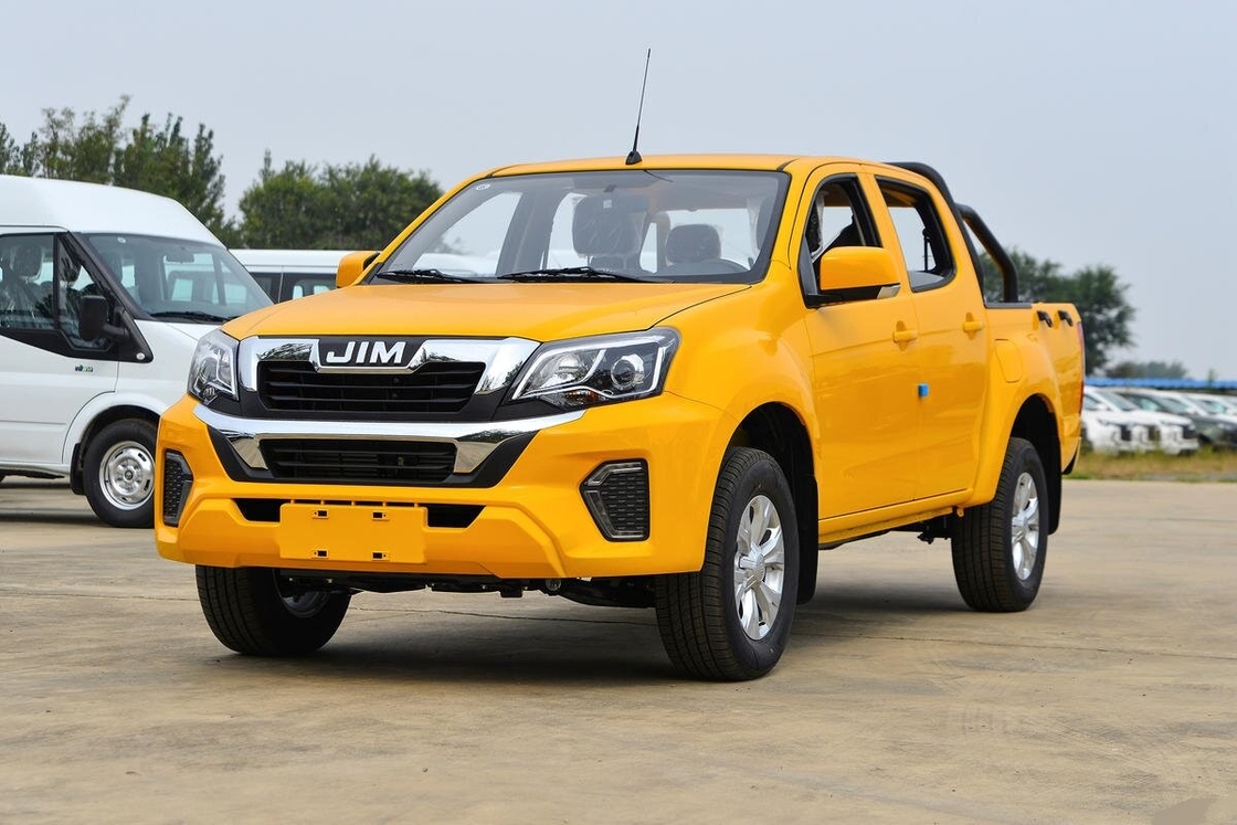 Isuzu Long Wheelbase Double Cab Pickup Truck Large Cargo Bed 2WD Rear-Drive Manual Transmission