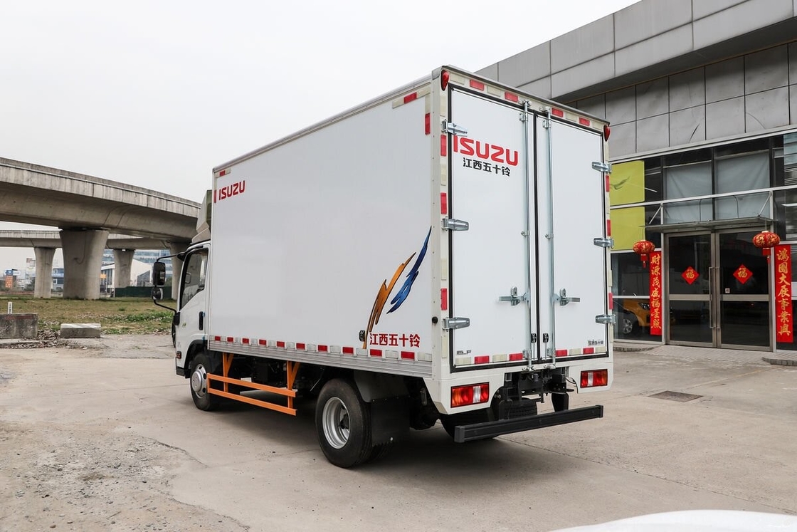 Second Hand Van Cargo Trucks Isuzu EC5 4×2 DRIVE MODE 127hp Cheap Cargo Trucks For Export