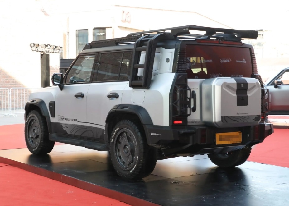 New Sliver Dragon Wing 2024 Year 4WD Gasoline Car Durable Powerful Ideal Car With Customized Color