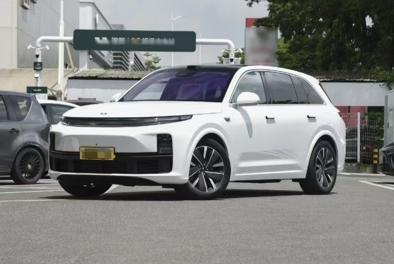 New Li Auto SUV 2025 Year 4WD Extended Range Car Durable Powerful Ideal Car With Customized Color