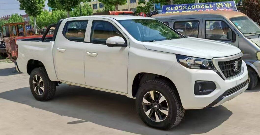 Affordable New Peugeot Pickup Diesel 4WD Volante a la izquierda Euro 5 Doble Cabina For Export