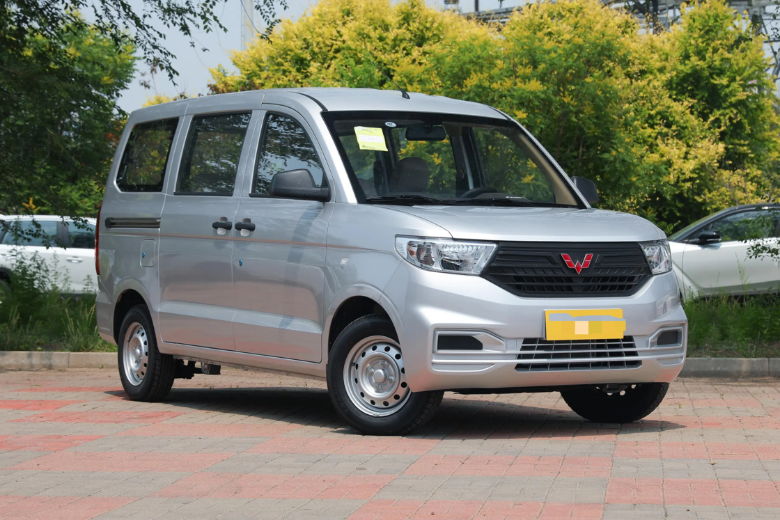Affordable New Wuling Hongguang V minivan 2022 1.2L 76 hp L4 Gasoline 2WD  Euro 6 For Export for Family use