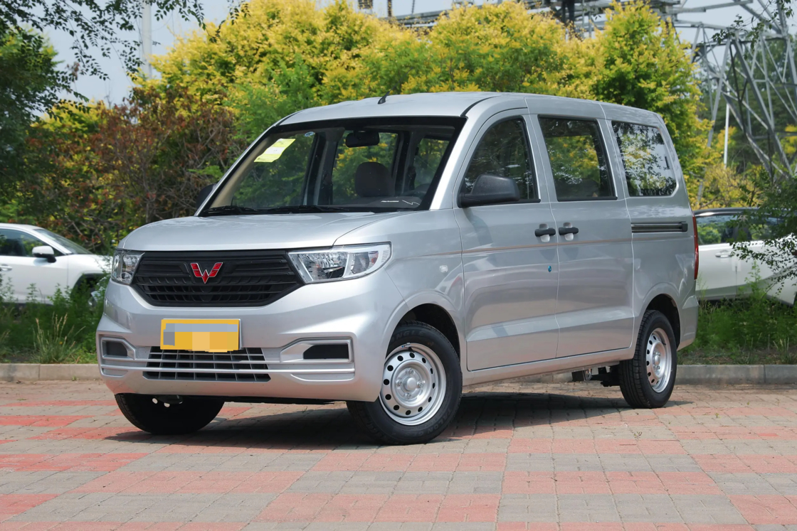 Affordable New Wuling Hongguang V minivan 2022 1.2L 76 hp L4 Gasoline 2WD  Euro 6 For Export for Family use