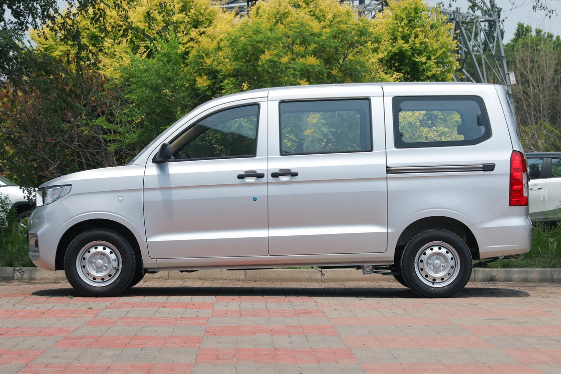 Affordable New Wuling Hongguang V minivan 2022 1.2L 76 hp L4 Gasoline 2WD  Euro 6 For Export for Family use