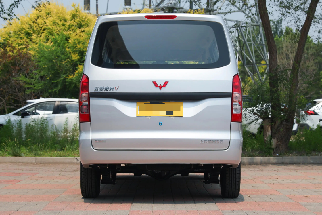 Affordable New Wuling Hongguang V minivan 2022 1.2L 76 hp L4 Gasoline 2WD  Euro 6 For Export for Family use