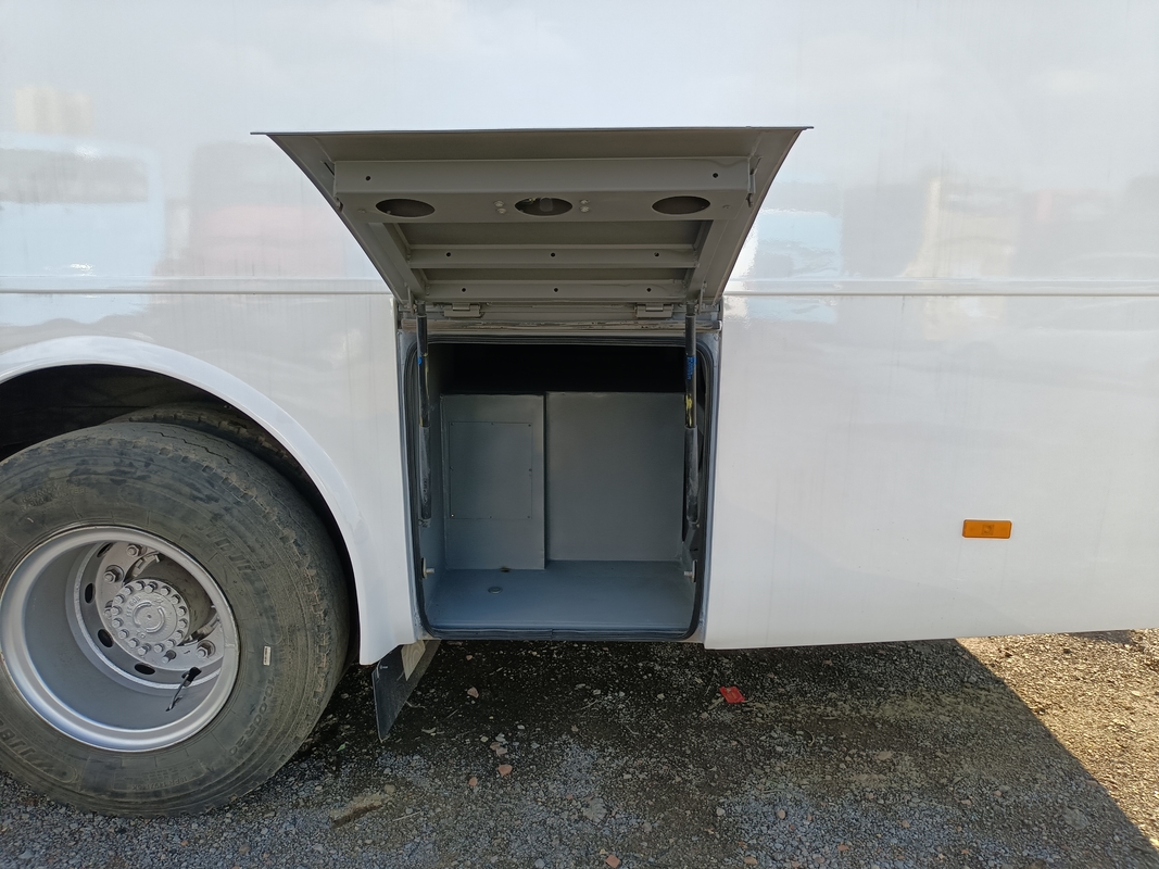 ZK6102D Yutong Used Passenger Bus 2020 57-Seater 2+3 Layout One Door Right-Hand Drive Luxury Bus