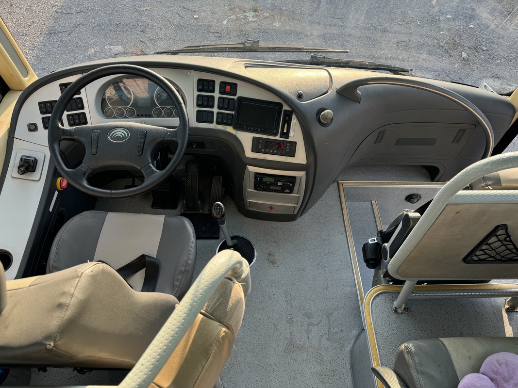 ZK6110 Yutong Used Passenger Bus 2020 56-Seater 2+3 Layout Two Door Left-Hand Drive Luxury Bus