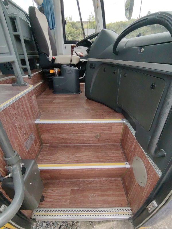 24 Seats 2020 Year Used Yutong Bus XMQ6901 Diesel Engine RHD LHD Driver Steering Luxury Bus