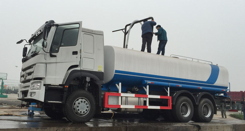 HOWO 336hp Used Water Trucks LHD Driving Type Easy Operation For Road Cleaning