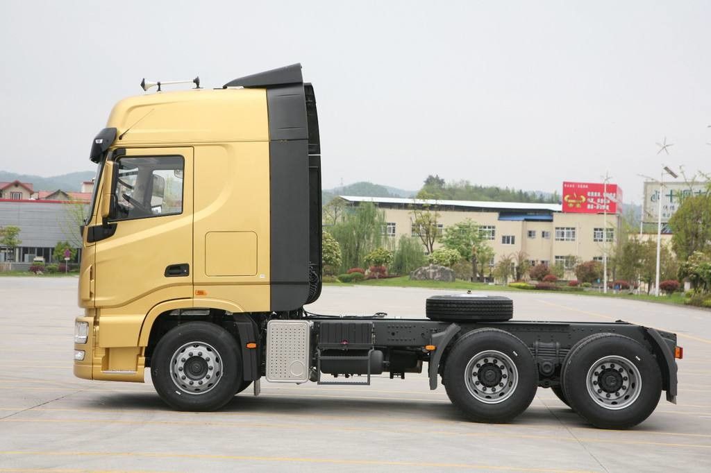6x4 Drive Mode Used Tractor Truck DONGFENG Brand Euro III Emission Standard