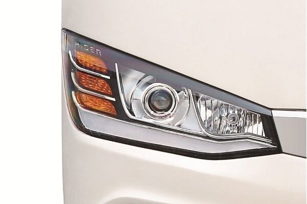 Novel Appearance Used Mini Bus Diesel Fuel Type Higer Brand with 19 Seat