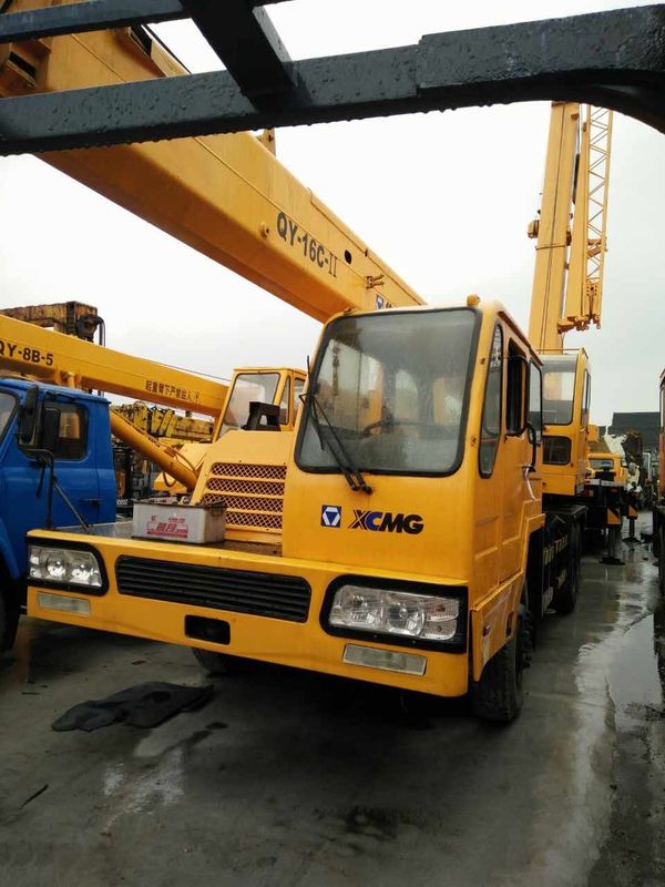 16t Lifting Capacity Used Service Trucks With Crane 230hp Power XCMG Brand