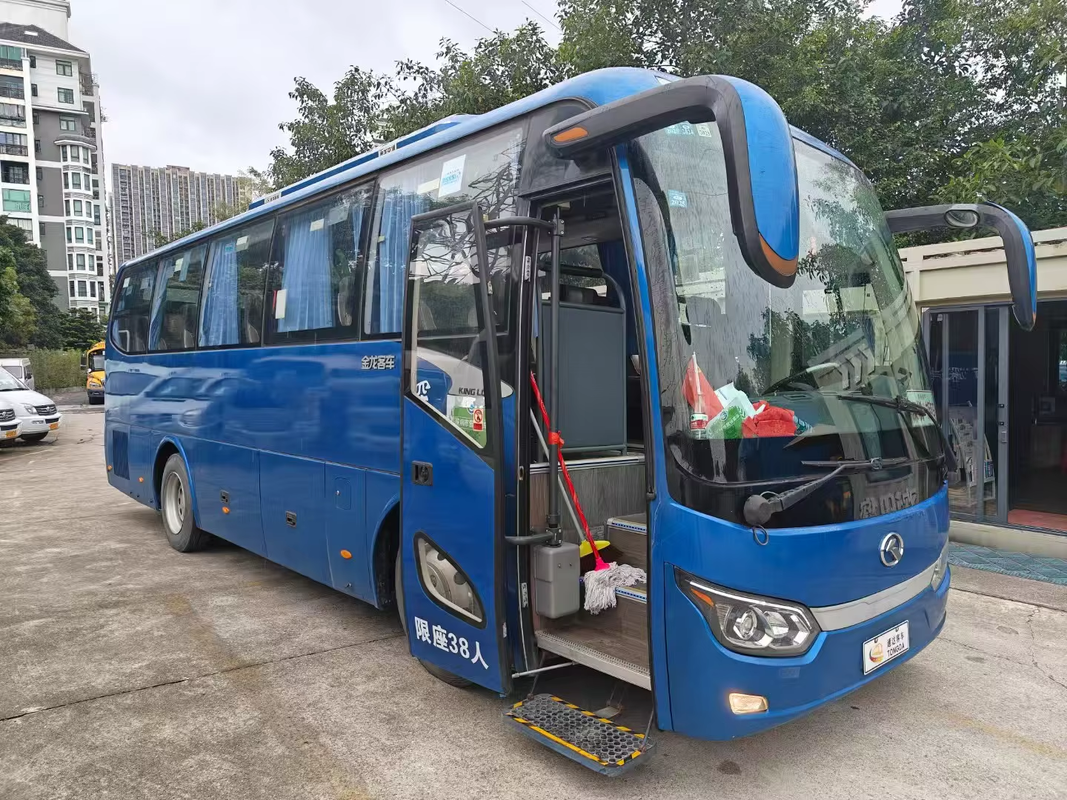 Used XMQ6898 Certified Pre-owned 38-Seater Coach LHD Well-Maintained Cost-Effective Bus