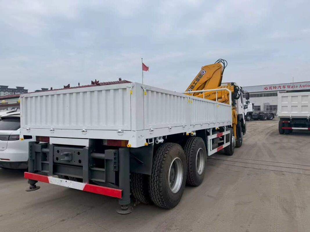 Sinotruk HOWO Chassis 14 Ton XCMG Truck Mounted Crane, Hydraulic Telescopic Boom Lorry Crane for Lifting & Cargo Transport