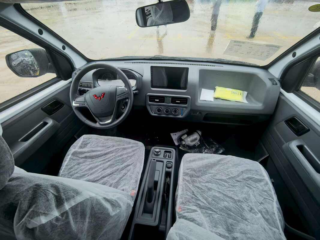 Wuling Yangguang EV, electric minibus, 9 seater electric passenger van, pure electric shuttle bus, light electric bus, LHD electric microbus