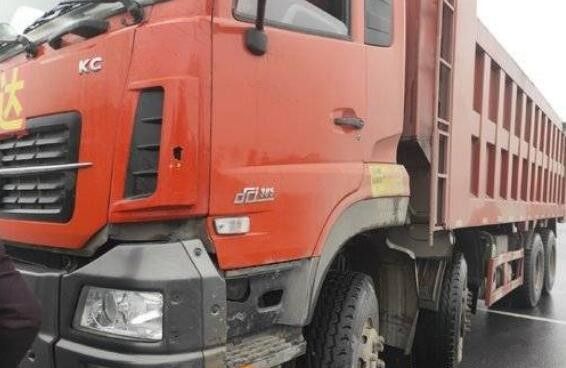 385HP Red Color Used Heavy Duty Trucks , Diesel Second Hand Dumper Truck
