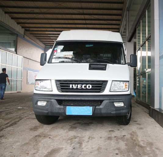 White Iveco Brand Used And New Minibus 6 Seats 129 Hp Diesel 2013-2018 Year