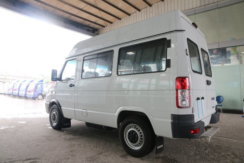 White Iveco Brand Used And New Minibus 6 Seats 129 Hp Diesel 2013-2018 Year