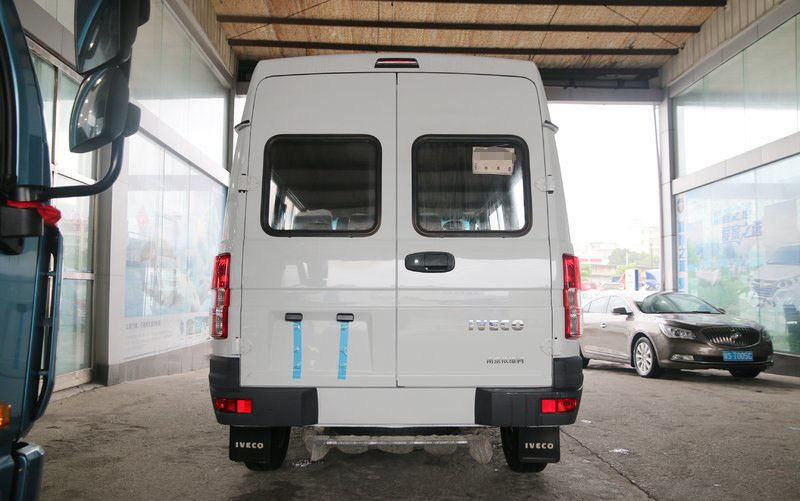 White Iveco Brand Used And New Minibus 6 Seats 129 Hp Diesel 2013-2018 Year