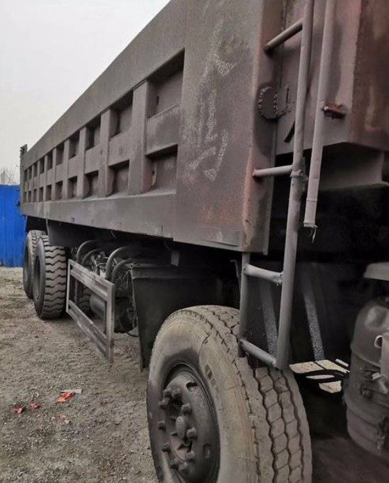 HOWO Brand 20-30T Used Diesel Trucks / Second Hand Tipper Trucks 375hp 2012 Year